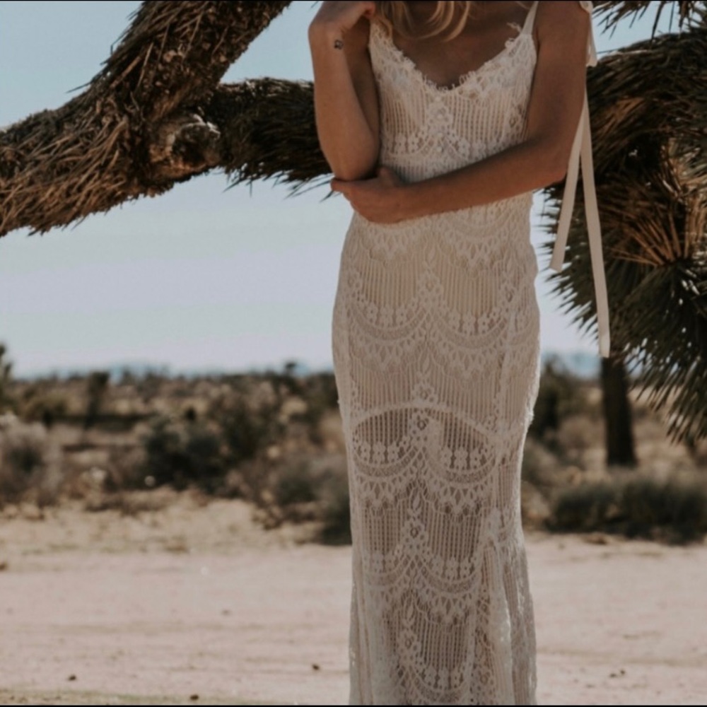 Lovely O'Keeffe wedding dress by Daughters of Simone (Brand new, no alterations)